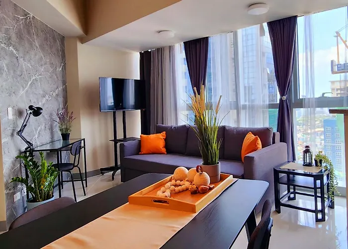 Bgc Spacious 1 Bedroom Family Steps Away From Mall With Free Parking And Washer Dryer For Long Staying Guest And Wfh 4*