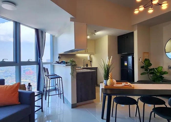 Aparthotel Bgc Spacious 1 Bedroom Family Steps Away From Mall With Free Parking And Washer Dryer For Long Staying Guest And Wfh Manila