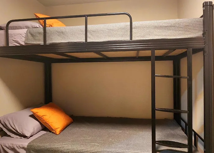 Bgc Spacious 1 Bedroom Family Steps Away From Mall With Free Parking And Washer Dryer For Long Staying Guest And Wfh 4*